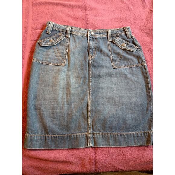 Tommy Hilfiger short denim skirt size 10, zipper front, buttoned pockets - Picture 1 of 9